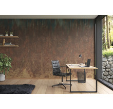 Bureau lumineux avec bureau, chaise de bureau et papier peint décoratif