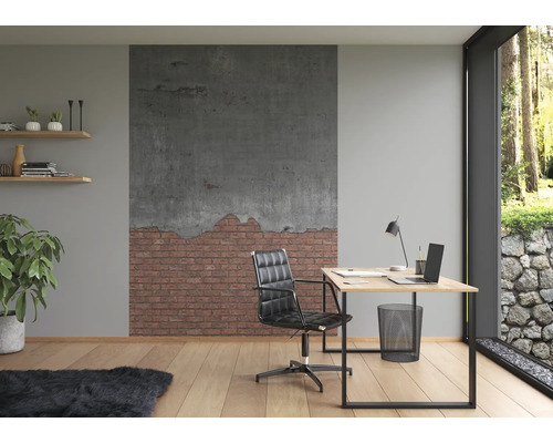 Bureau moderne avec bureau, chaise de bureau et décoration murale aspect brique