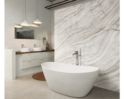 Salle de bains avec baignoire îlot, meuble-lavabo avec deux vasques et miroir