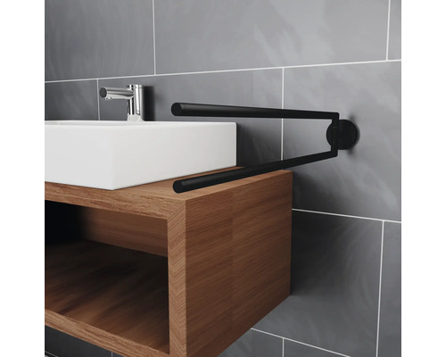 Lavabo avec meuble sous-vasque et porte-serviettes pivotant dans la salle de bain