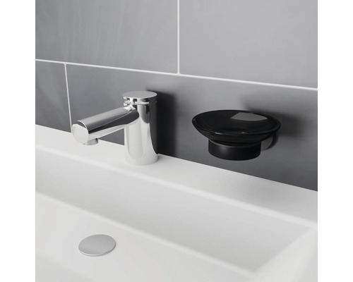 Lavabo avec robinet et porte-savon