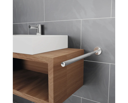 Badezimmer Waschbecken mit Handtuchhalter an der Wand