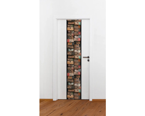 Porte intérieure avec poster de porte représentant des caisses en bois