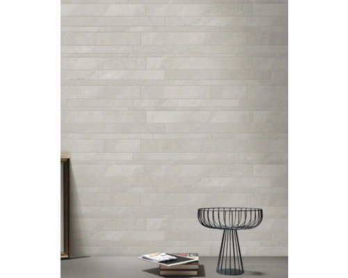 Wandgestaltung mit horizontal verlegten Fliesen