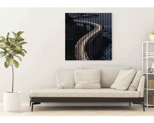 Tableau mural décoratif au-dessus d''un canapé dans un espace de vie lumineux.