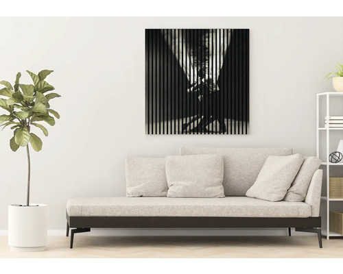 Salon avec canapé, plante d''intérieur et tableau mural