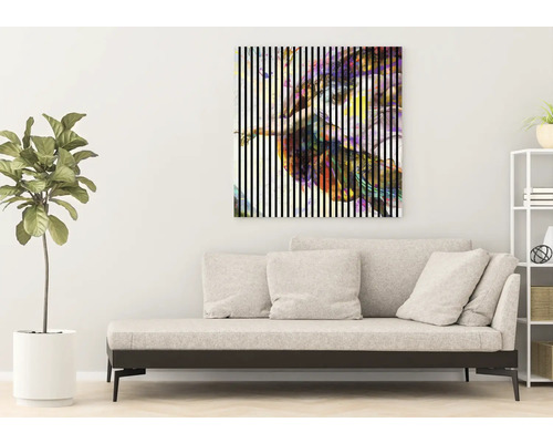 Salon décoratif avec tableau sur toile, canapé et plante d''intérieur