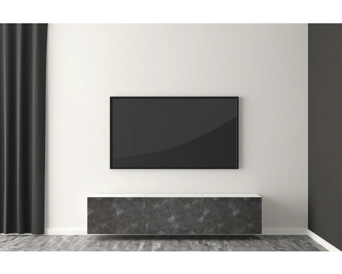 Salon avec télévision et meuble TV