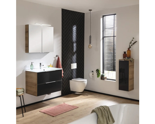 Salle de bains avec meuble-lavabo, armoire de toilette, WC suspendu et armoire haute au design moderne