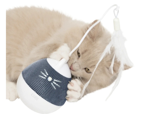 Chat jouant avec un jouet interactif pour chat avec plume