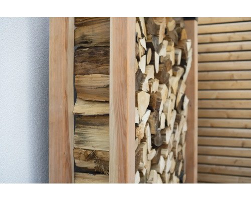 Pile de bois avec cadre en bois pour le stockage du bois de chauffage