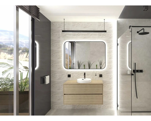 Salle de bains lumineuse avec meuble-lavabo, miroir avec éclairage et douche