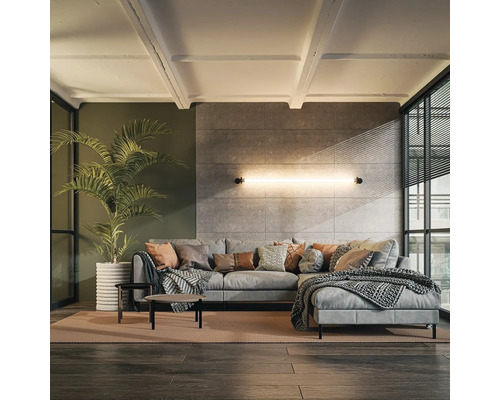 Salon avec canapé d''angle gris, table basse et plante d''intérieur en pot