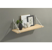 Wandregal mit Dekorationsobjekten wie Vase, Bilderrahmen und Buch