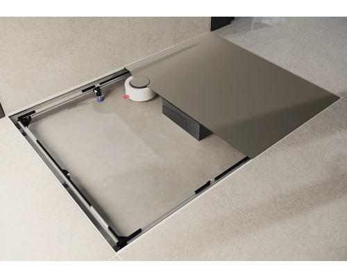 Bodenebene Dusche mit Abdeckung und Ablauf