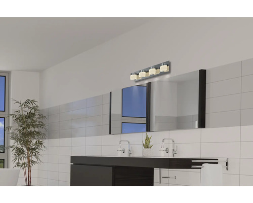 Salle de bain avec lavabo, miroir et applique murale