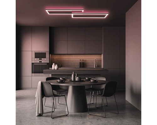 Moderne Küche mit Esstisch und LED Deckenleuchte