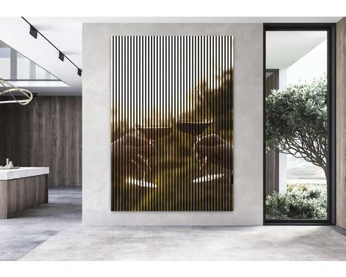 Tableau mural représentant des verres à vin qui trinquent dans un espace moderne.