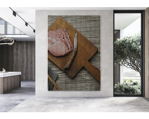 Panneau mural décoratif avec motif de saucisse sur planche à découper en bois dans un intérieur.