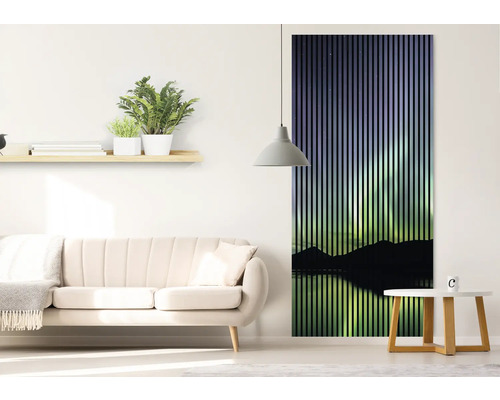 Salon avec canapé, table d''appoint et panneau acoustique avec motif de paysage