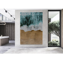 Panneau mural décoratif avec rayures verticales et motif abstrait dans un espace moderne