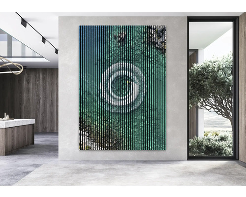 Panneau mural avec une image d''un objet rond dans l''eau, décorant un intérieur moderne