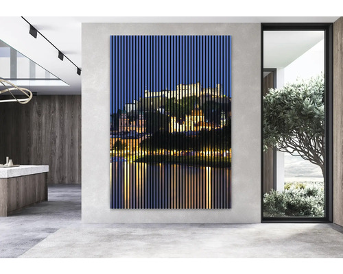 Salon moderne avec une décoration murale à lattes de bois représentant un paysage urbain nocturne