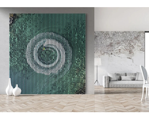 Vue d''une pièce avec une décoration murale à motif spiralé