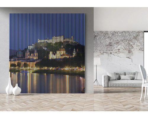 Tableau mural décoratif avec vue sur la ville et structure à lamelles de bois dans un espace de vie.