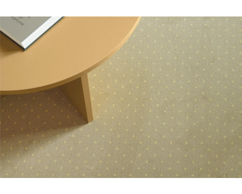 Teppich mit Punktmuster und Tisch