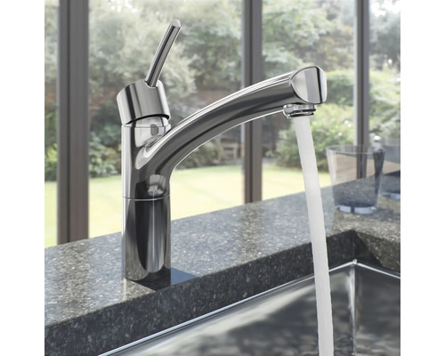 Küchenarmatur mit fließendem Wasser