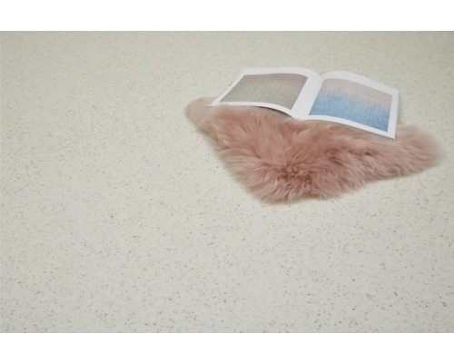 Panneau décoratif avec tapis en peau de mouton et livre ouvert