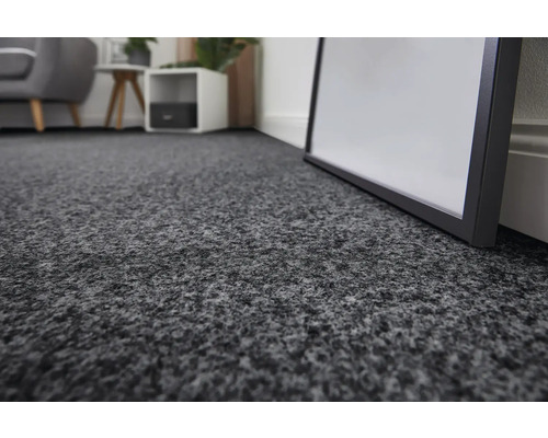 Grauer Teppichboden im Innenraum