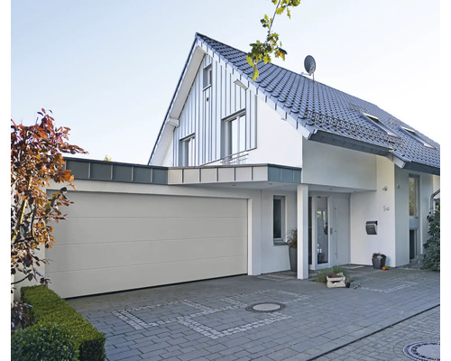 Einfamilienhaus mit Garage und gepflasterter Auffahrt