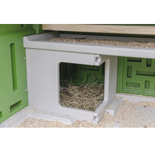 Vue détaillée d''un nid pour poulailler avec de la litière