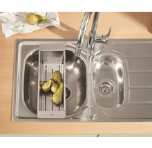 Spültisch mit Abtropffläche und Küchenarmatur