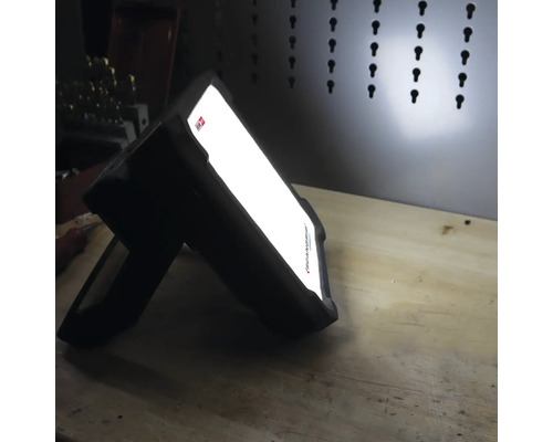 Lampe de travail avec support sur une table