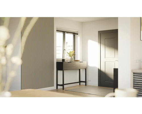 Espace de vie avec panneaux muraux, console à tiroirs, fenêtre et porte.