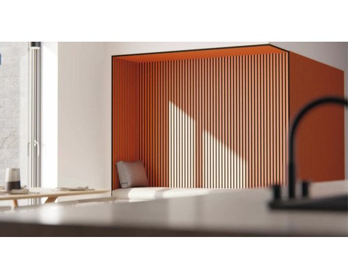 Intérieur moderne avec un coin salon avec des panneaux de bois