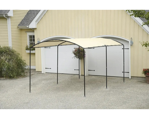 Pavillon avec auvent devant le garage