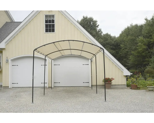 Pergola devant un garage à deux portes