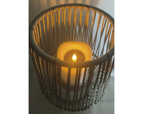 Dekorative LED Kerze mit Rattanoptik für den Innenbereich