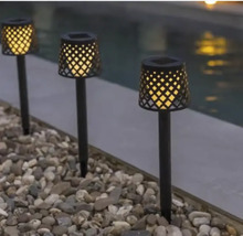 Drei Solarleuchten aus Metall mit Muster für den Aussenbereich