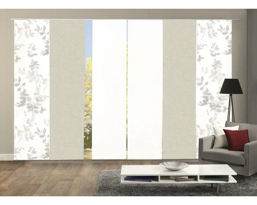 Vue d''une pièce avec des rideaux coulissants à motif de feuilles et à structure de toile