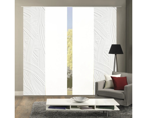 Salon avec rideaux coulissants et mobilier moderne pour une atmosphère lumineuse et conviviale