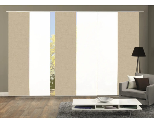 Wohnzimmer mit Schiebegardinen zur Fensterdekoration