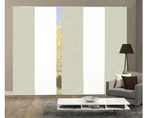 Wohnzimmer mit Schiebegardinen zur Fensterdekoration