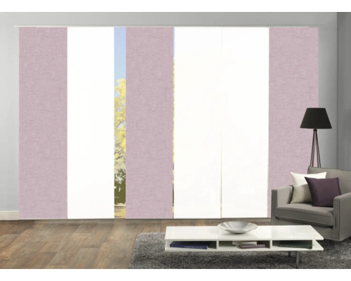 Wohnzimmer mit Schiebegardinen zur Fensterdekoration