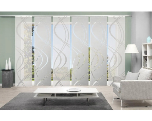 Wohnzimmer mit Schiebevorhängen mit Wellenmuster zur Fensterdekoration