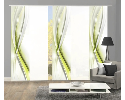 Schiebegardine mit grün-weissem Wellenmuster in einem Wohnzimmer